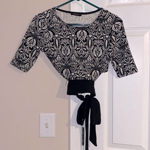 Black and white crop top size M but fits S/M from Papaya you can tie on back.